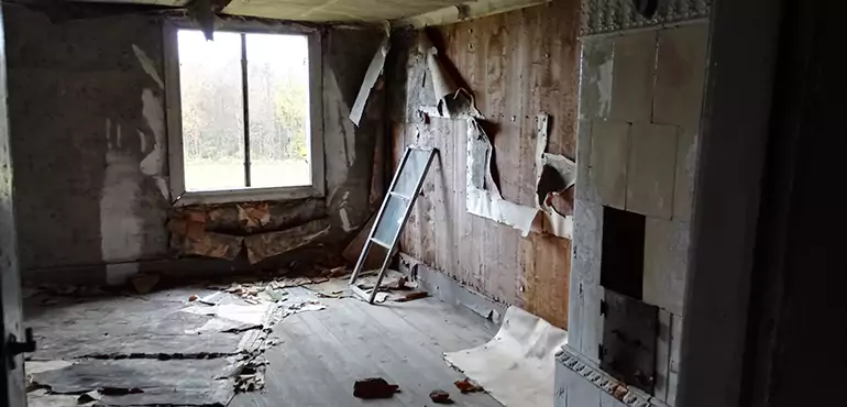 Why Selling a Distressed House Through Traditional Methods Fails in Lincoln